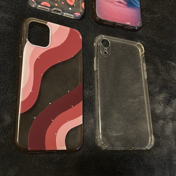 4 iPhone XR cases - Picture 3 of 3